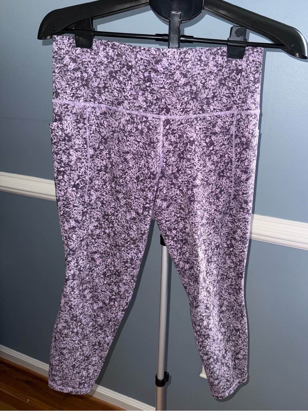 Athleta Legend 7/8 Leggings Purple Abstract Print Size L NWOT
